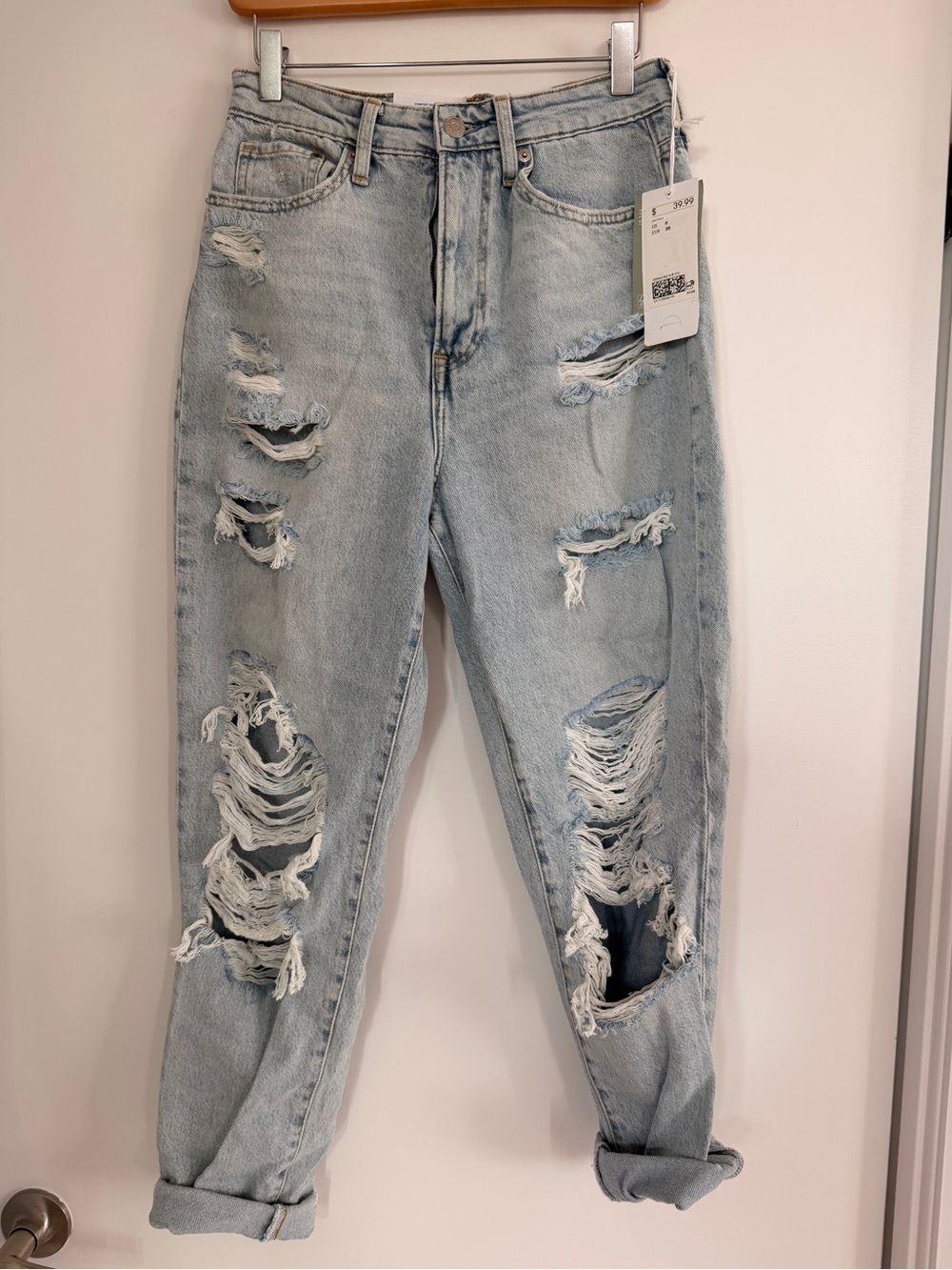 H&M Light Wash Distressed Women’s Jeans